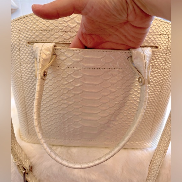 Dooney & Bourke! “Caldwell”/Calfskin Leather/Domed Satchel/Pearly White - Picture 4 of 16